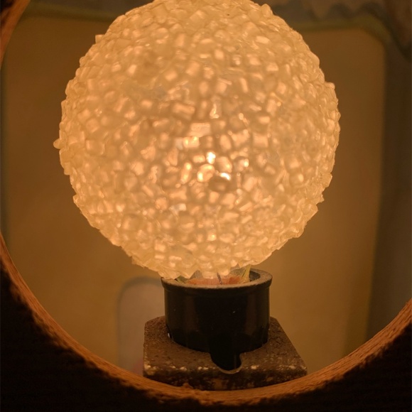 Vintage Glolite illuminated Christmas old English-blow mold-flatback lantern - Picture 3 of 3